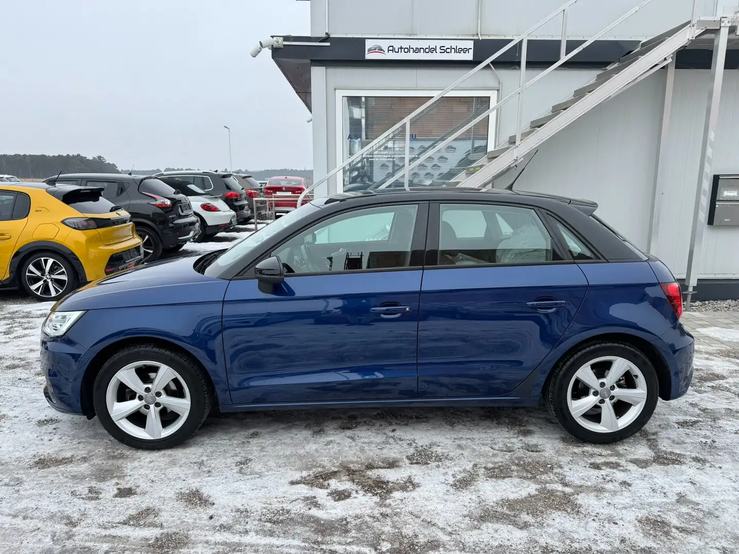 Audi A1 Sportback 1.0 TFSI Blau - 2