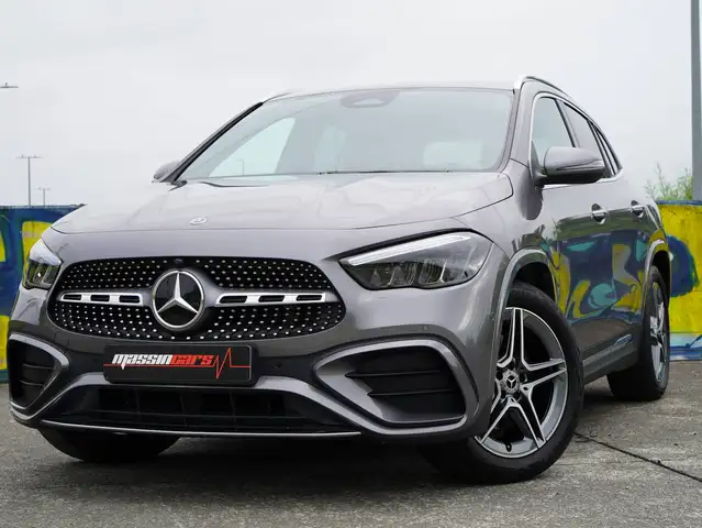 Mercedes-Benz Gla view 3