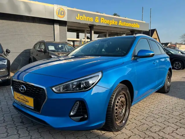 Hyundai i30 cw Family + / NAVI / TEMPOMAT / SITZ-HZG