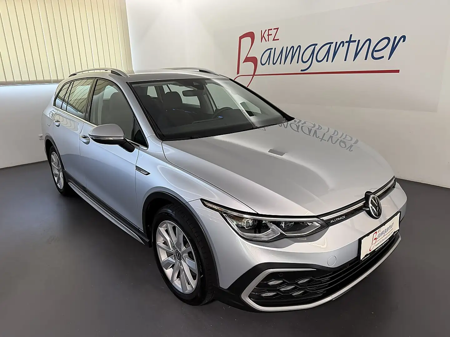 Volkswagen Golf Variant Golf 8 Variant 2,0TDI DSG ALLTRACK *Standheizun... Silber - 1