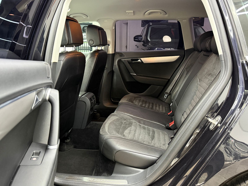 Volkswagen Passat 2.0 TDI Variant Highline DSG STHZ Kamera — photo 12