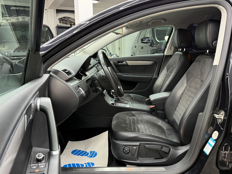 Volkswagen Passat 2.0 TDI Variant Highline DSG STHZ Kamera — photo 11