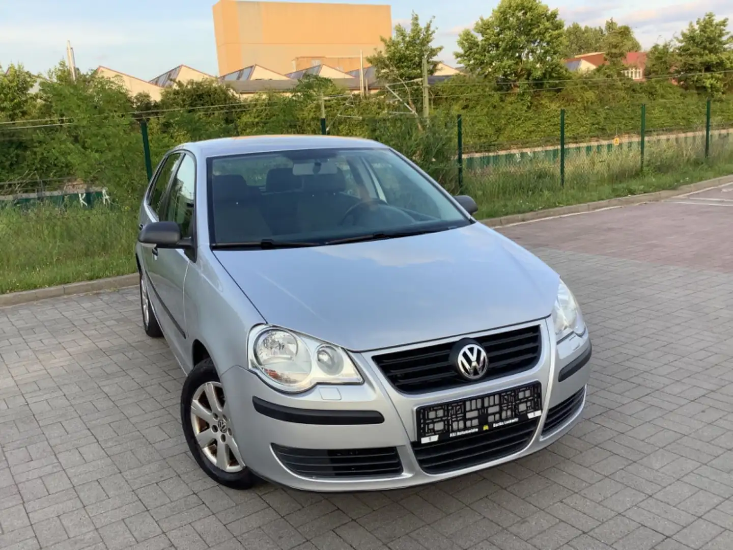 Volkswagen Polo *113TKm*5-TÜR*S-HEFT*KLIMA*SITZH*TOP ZUSTAND Grau - 2