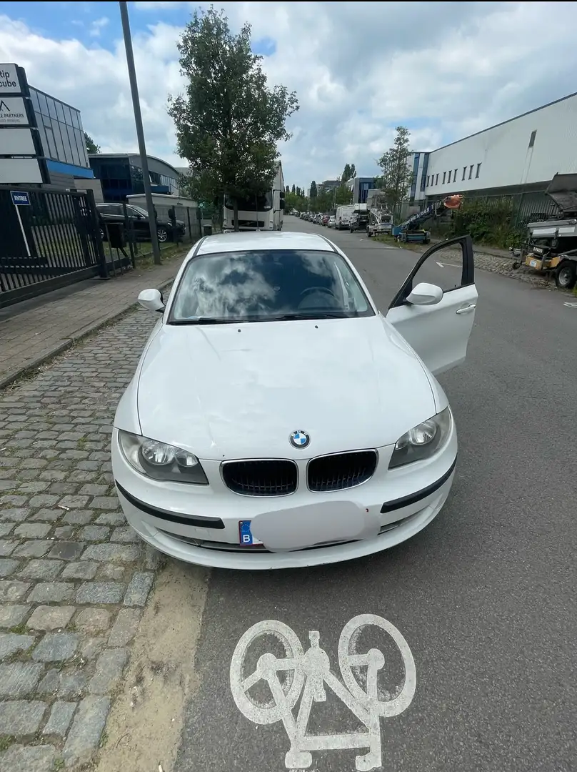 BMW 116 116i Crossed Flag - 1