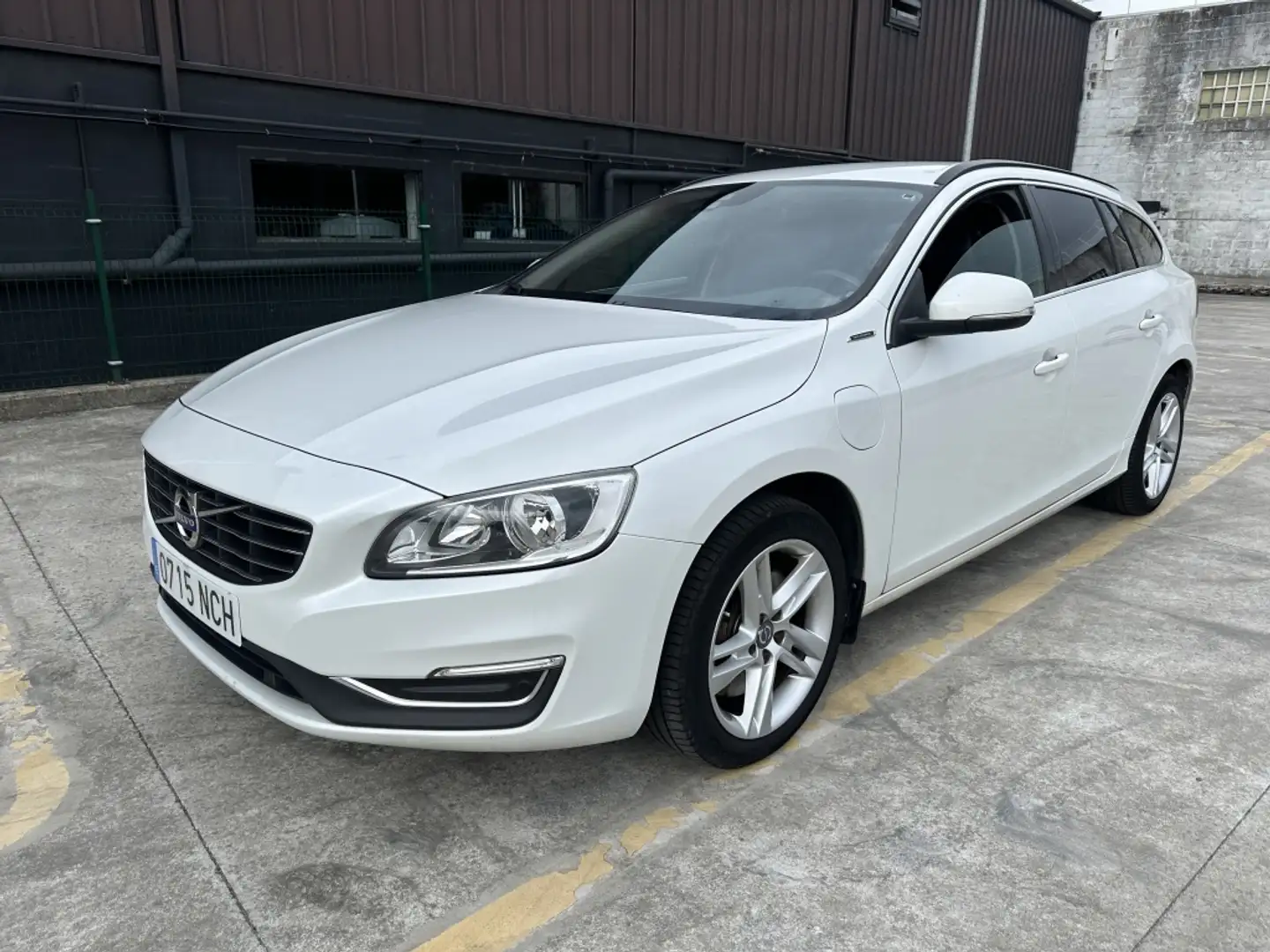 Volvo V60 D5 Twin AWD Summum Blanc - 1