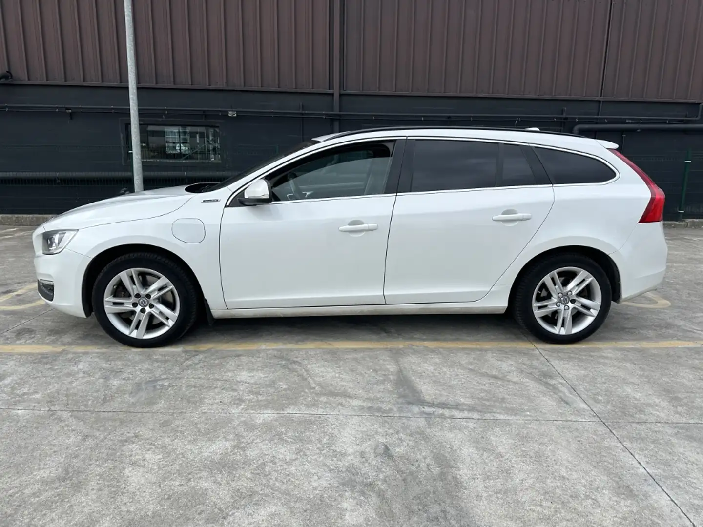Volvo V60 D5 Twin AWD Summum Blanc - 2