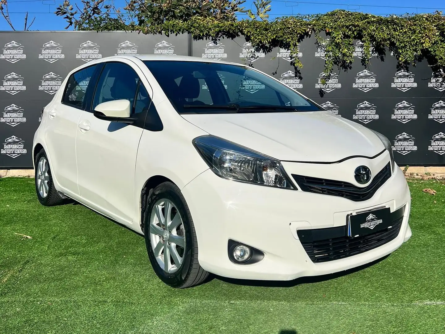 Toyota Yaris 5p 1.4 d-4d Sol Bianco - 1