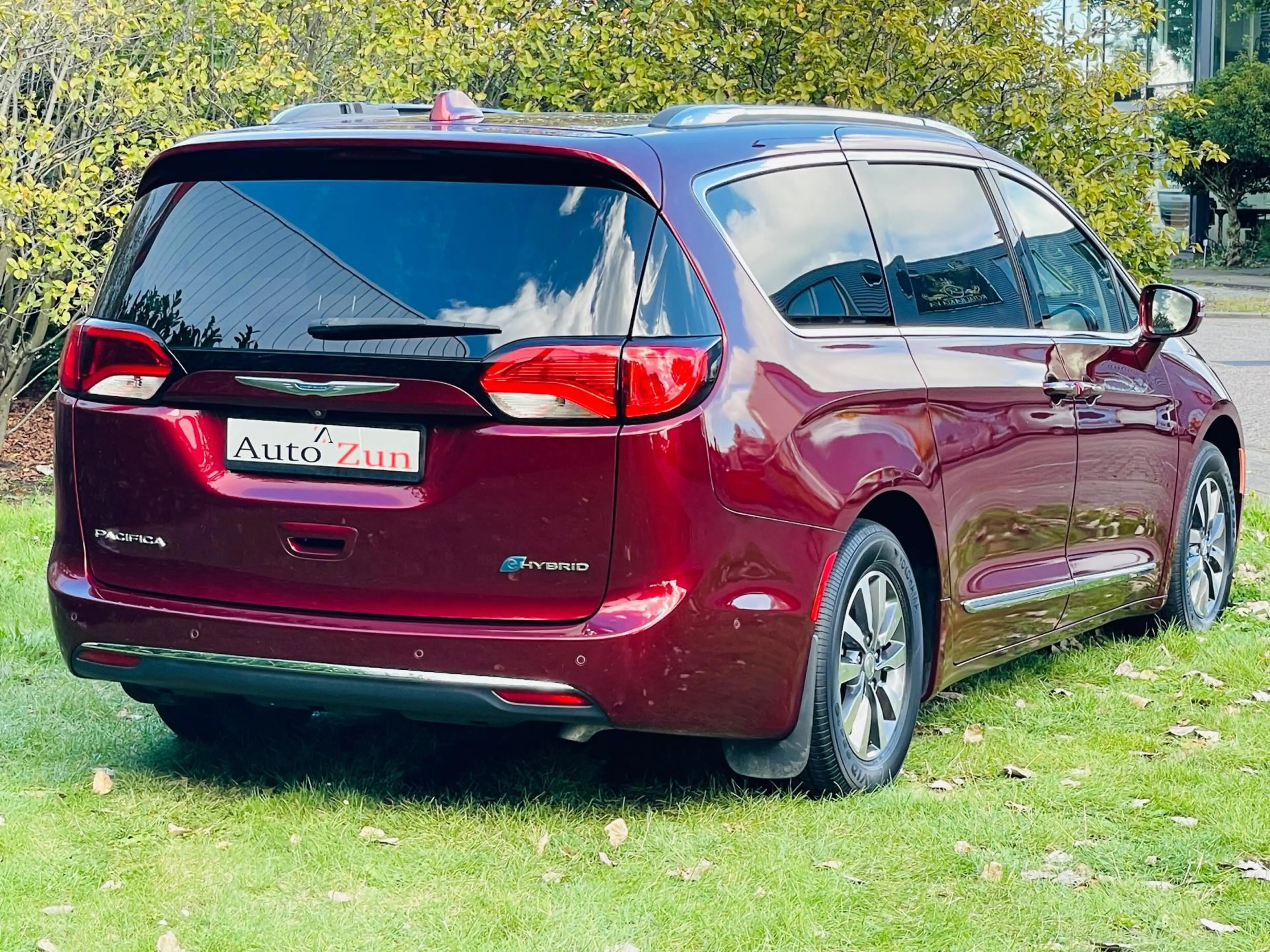 Chrysler Pacifica Plug-in Hybrid Limited/Leer/Pano — photo 6