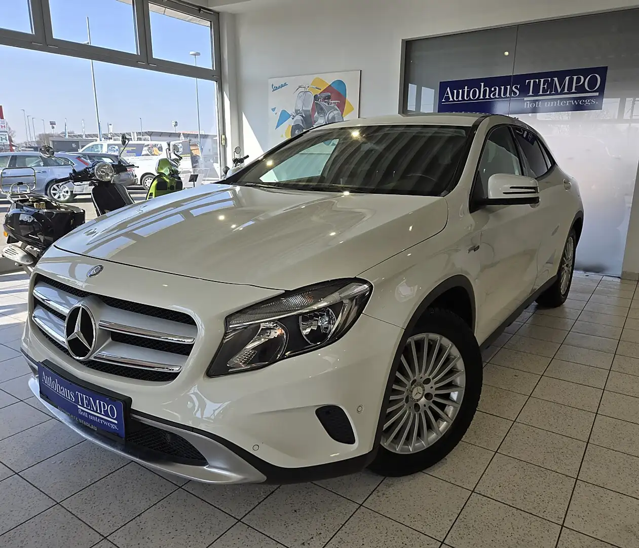 Mercedes-Benz GLA 180 CDI Edition Lifestyle Aut. Weiß - 1