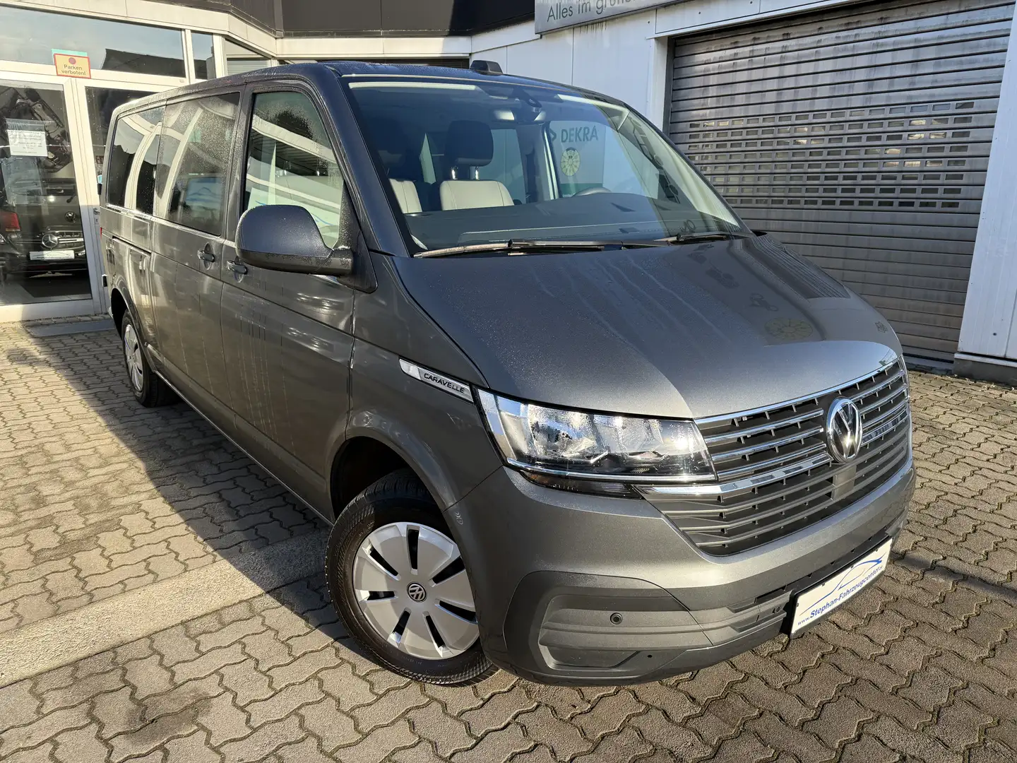 Volkswagen T6.1 Caravelle 2,0TDI 150PS DSG Comfortline lang mit Klima/PDC/ Grau - 1