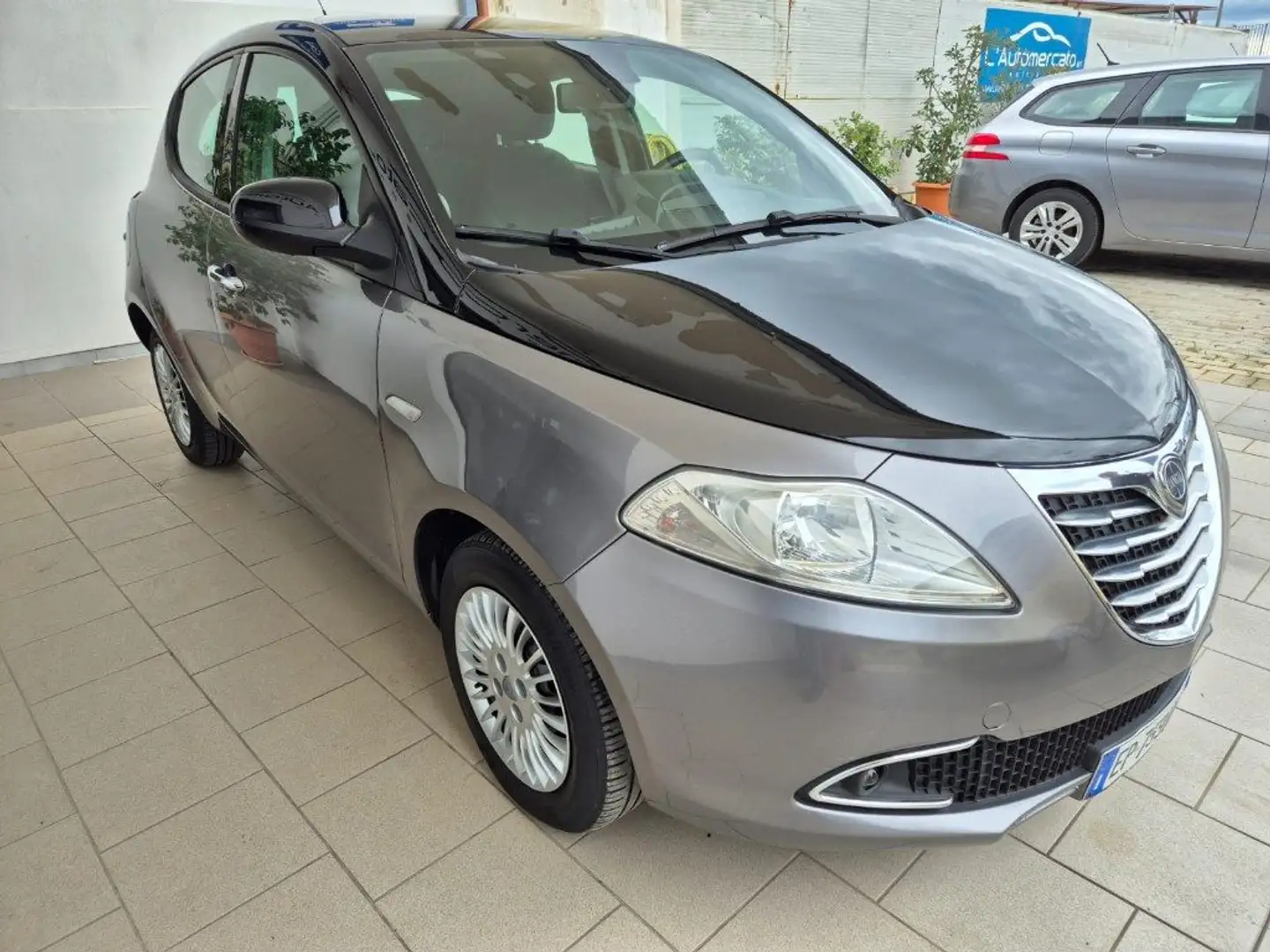 Lancia Ypsilon 1.3 MJT 16V 95 CV 5 porte S&S Silver Argent - 2