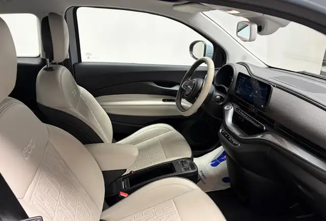 Fiat 500e view 8
