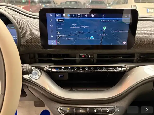 Fiat 500e view 5