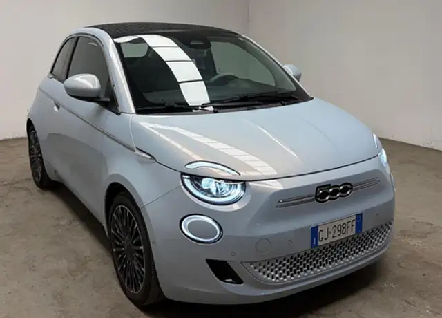 Fiat 500e view 12