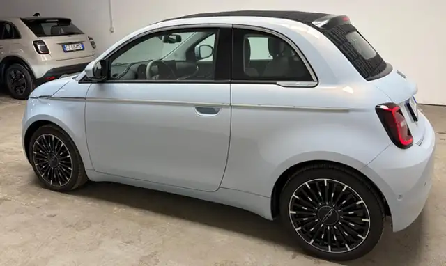 Fiat 500e view 2