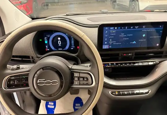 Fiat 500e view 9