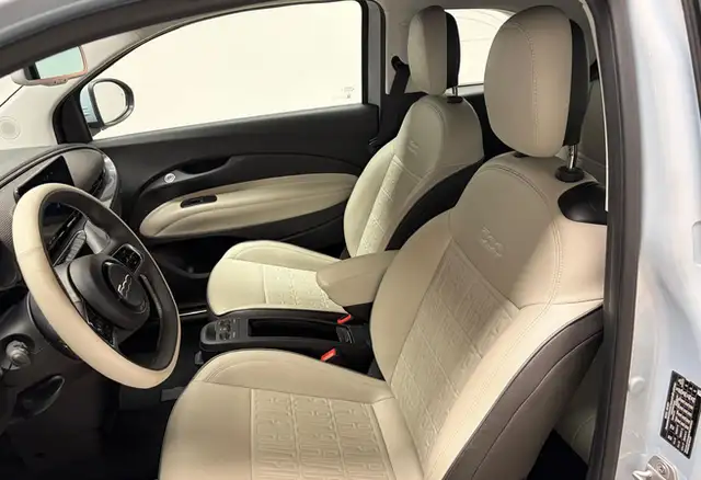 Fiat 500e view 10