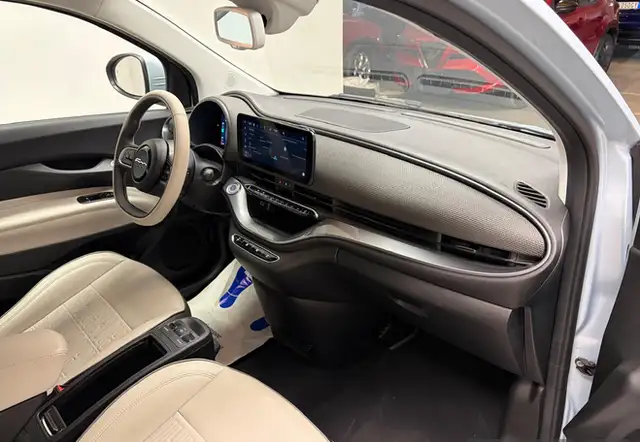 Fiat 500e view 7