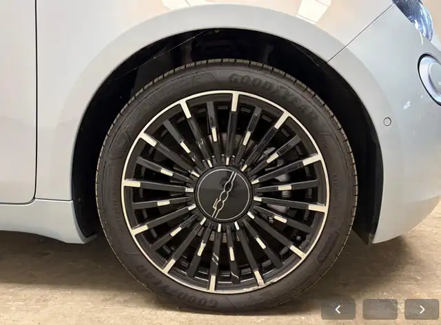 Fiat 500e view 11