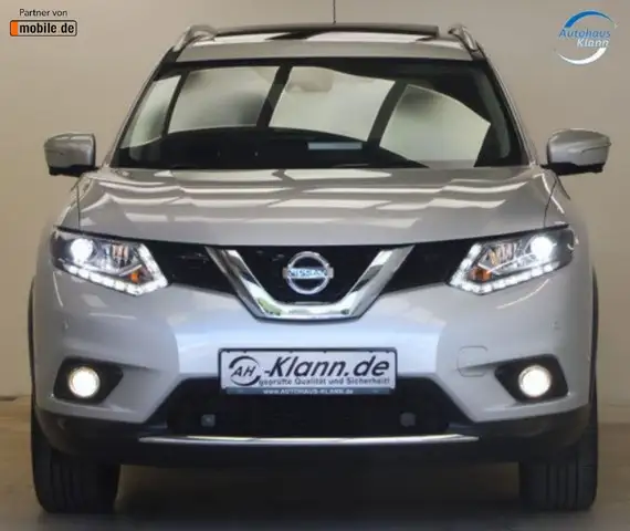 Nissan X-Trail view 2