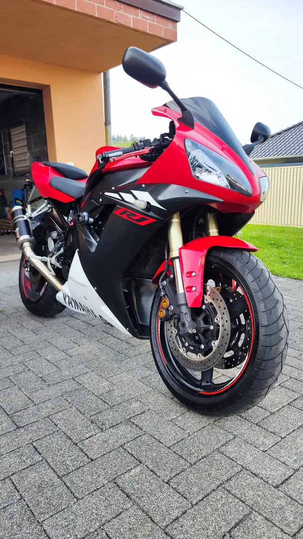 Yamaha YZF-R1 Rosso - 1