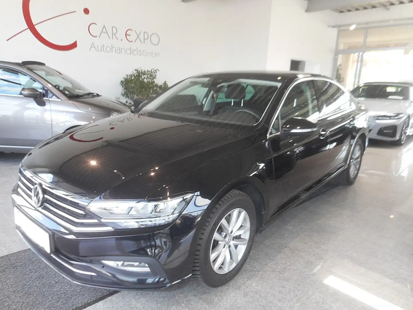 Volkswagen Passat Business 2,0 SCR TDI Noir - 1
