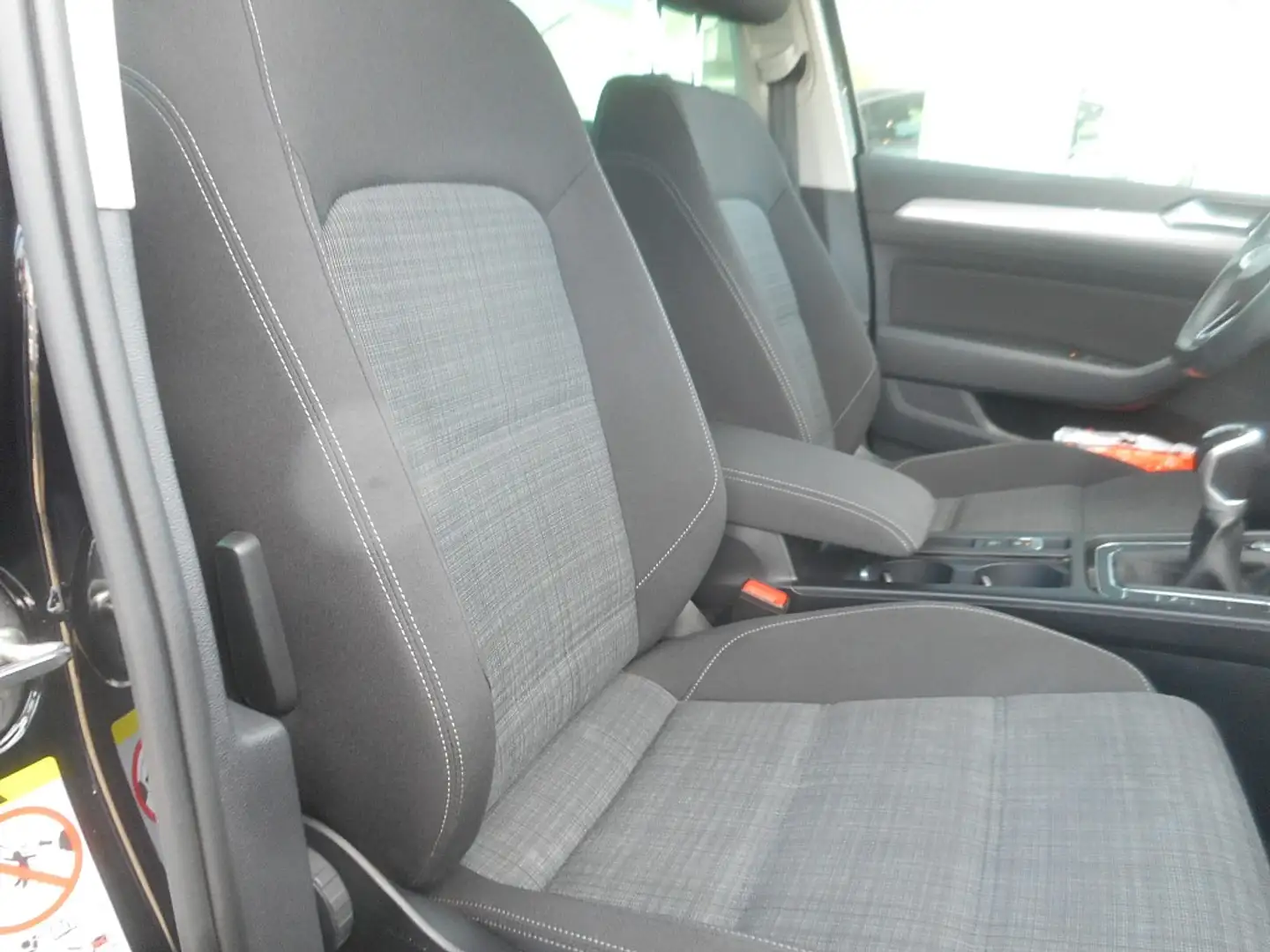 Volkswagen Passat Business 2,0 SCR TDI Schwarz - 2