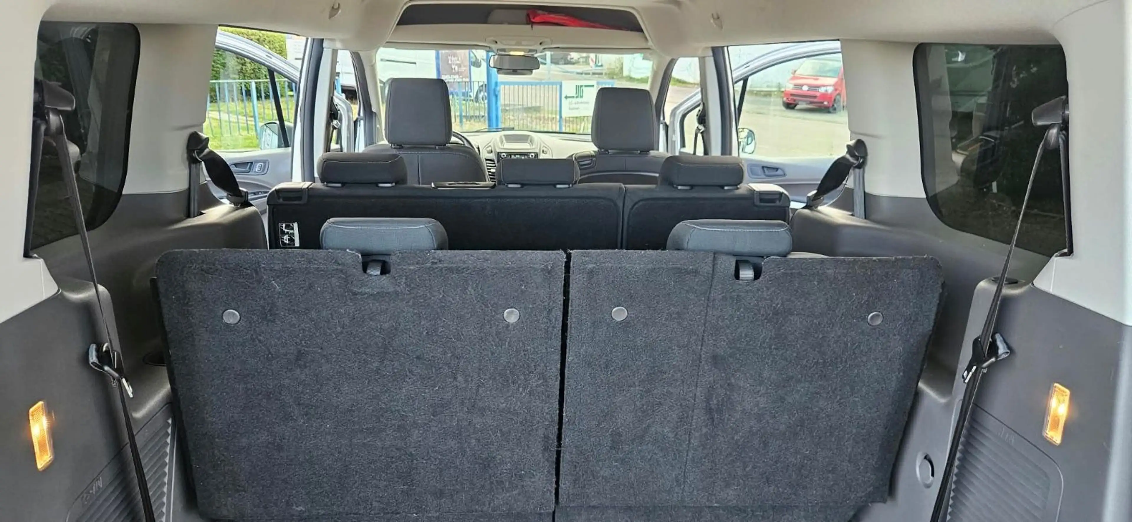 Ford Grand Tourneo Connect Trend — photo 12