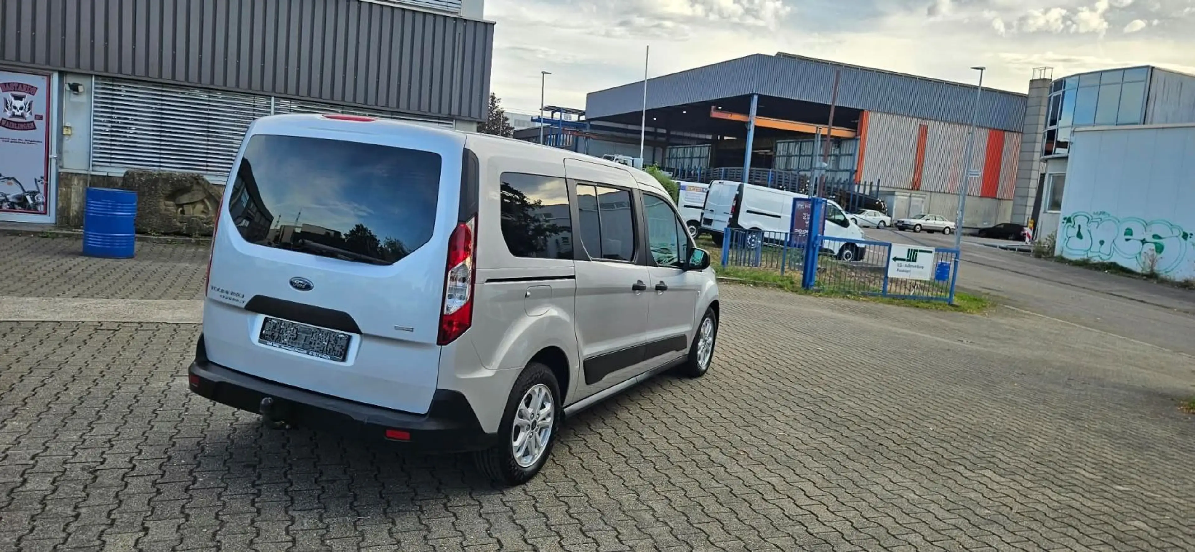 Ford Grand Tourneo Connect Trend — photo 13