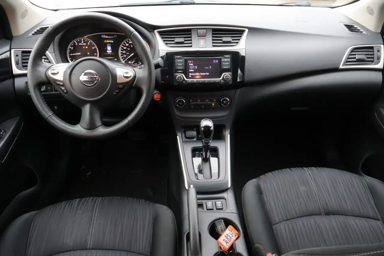 Nissan Sentra снимка Nissan Sentra