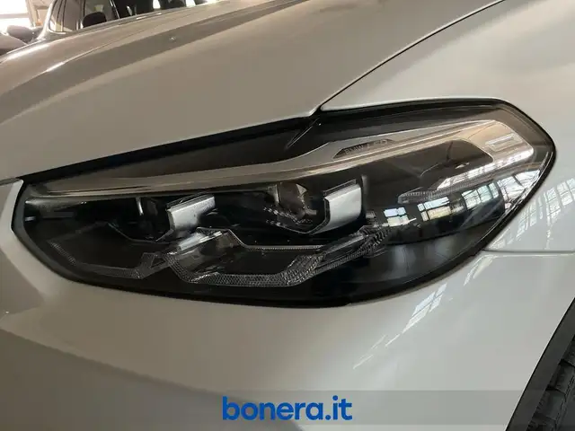 BMW X3 view 10