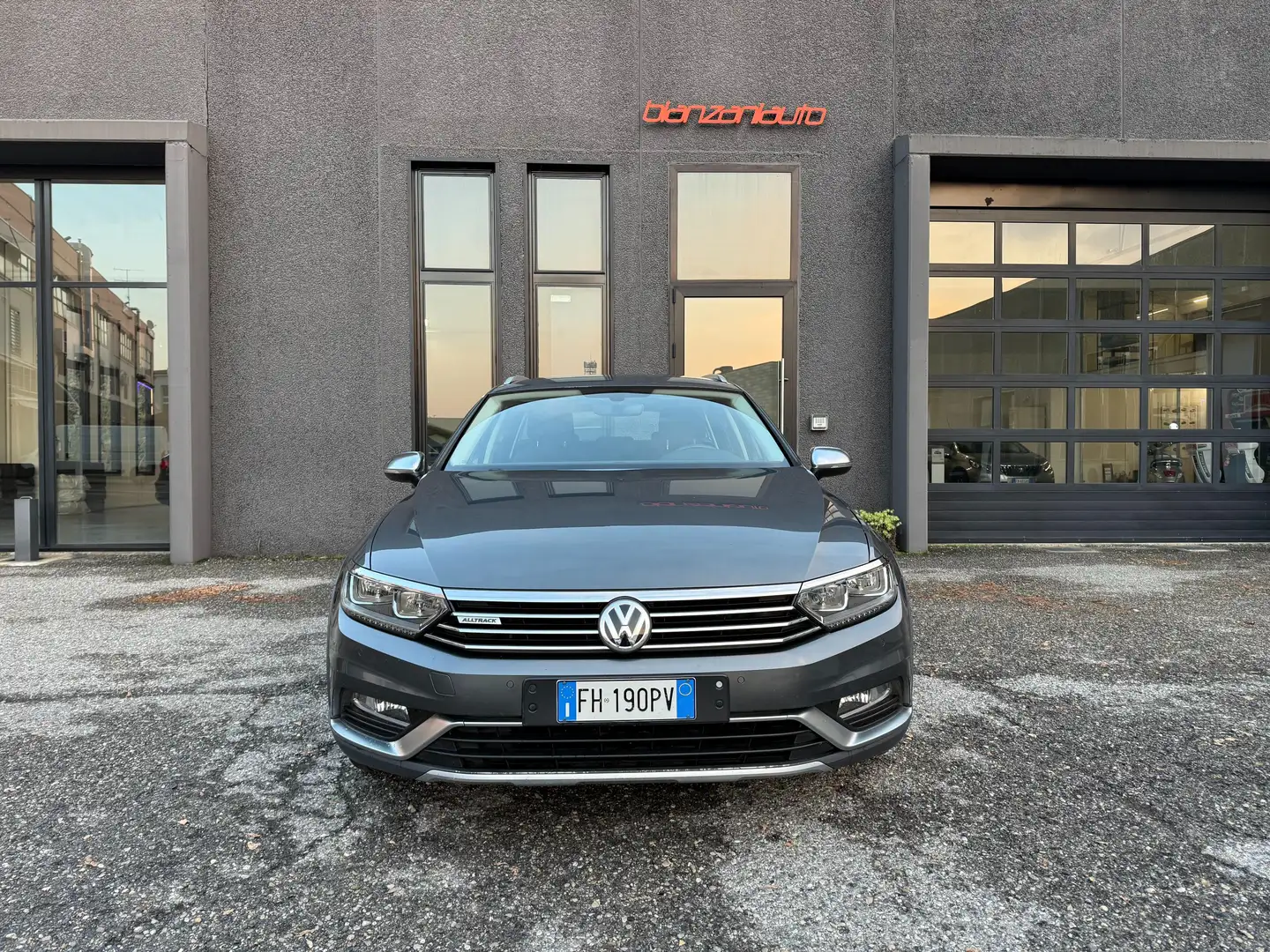 Volkswagen Passat Variant 2.0 bitdi Highline 4motion 240cv dsg Grigio - 2