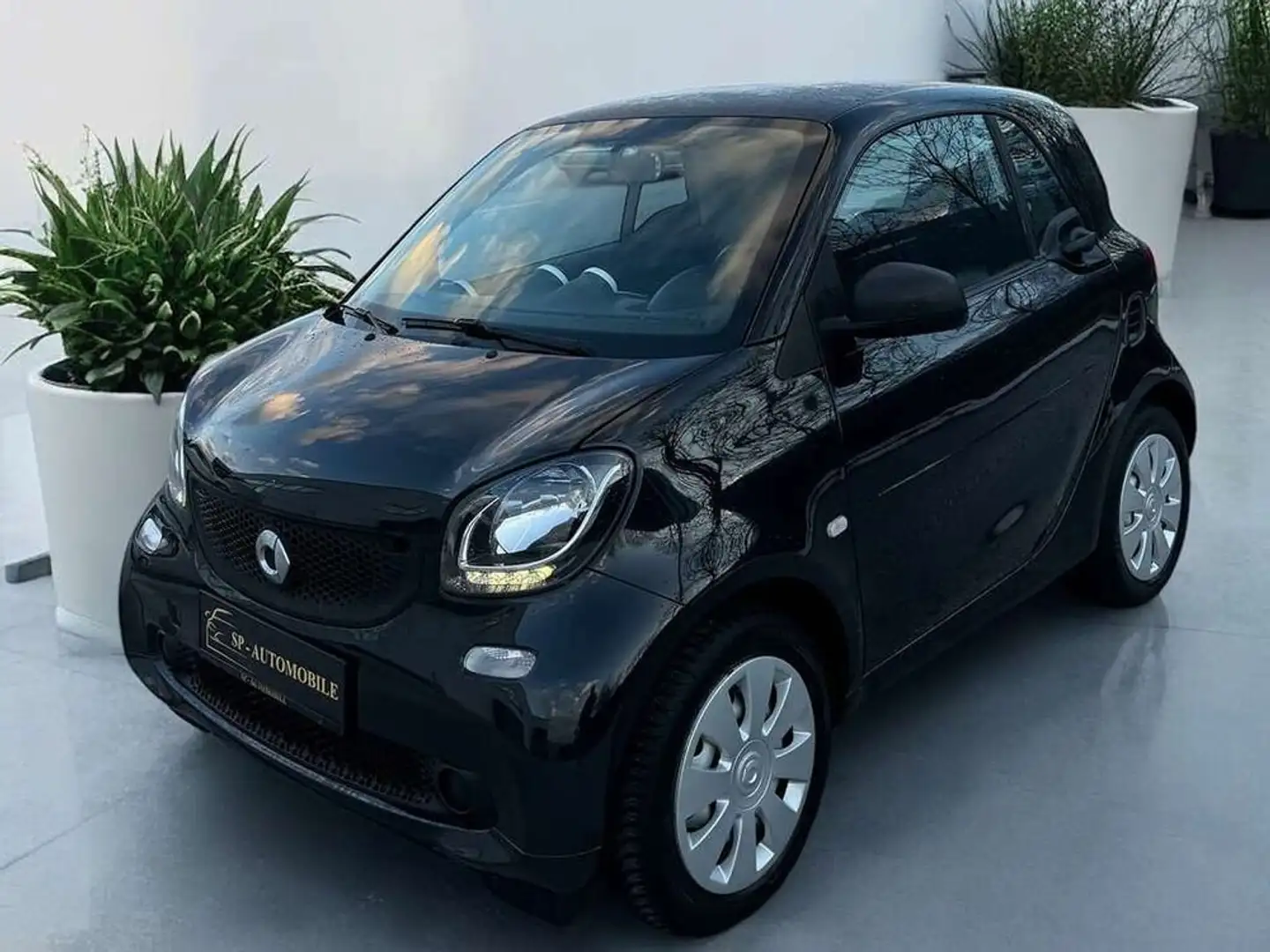 smart forTwo Basis 45kW (453.341) Schwarz - 2