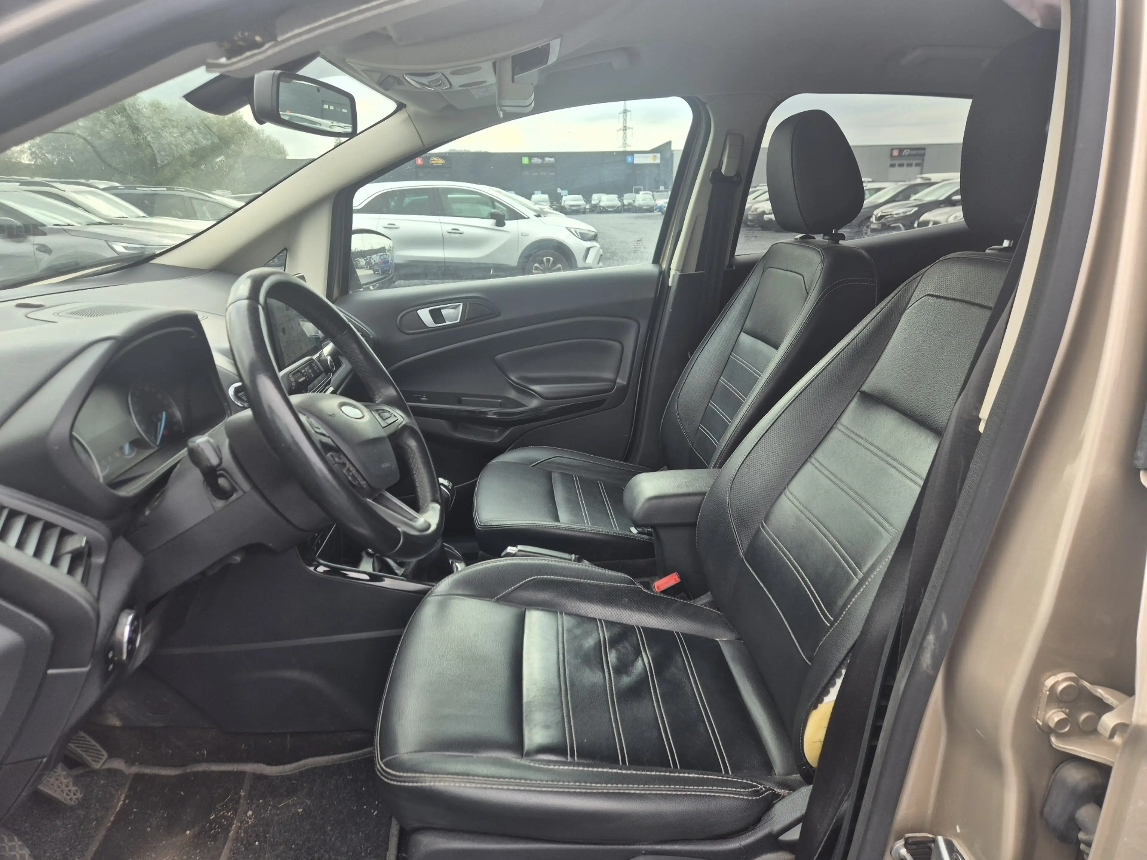 Ford EcoSport 1.5 TDCi / Dégâts carrosserie / Marchand ou Export — photo 12