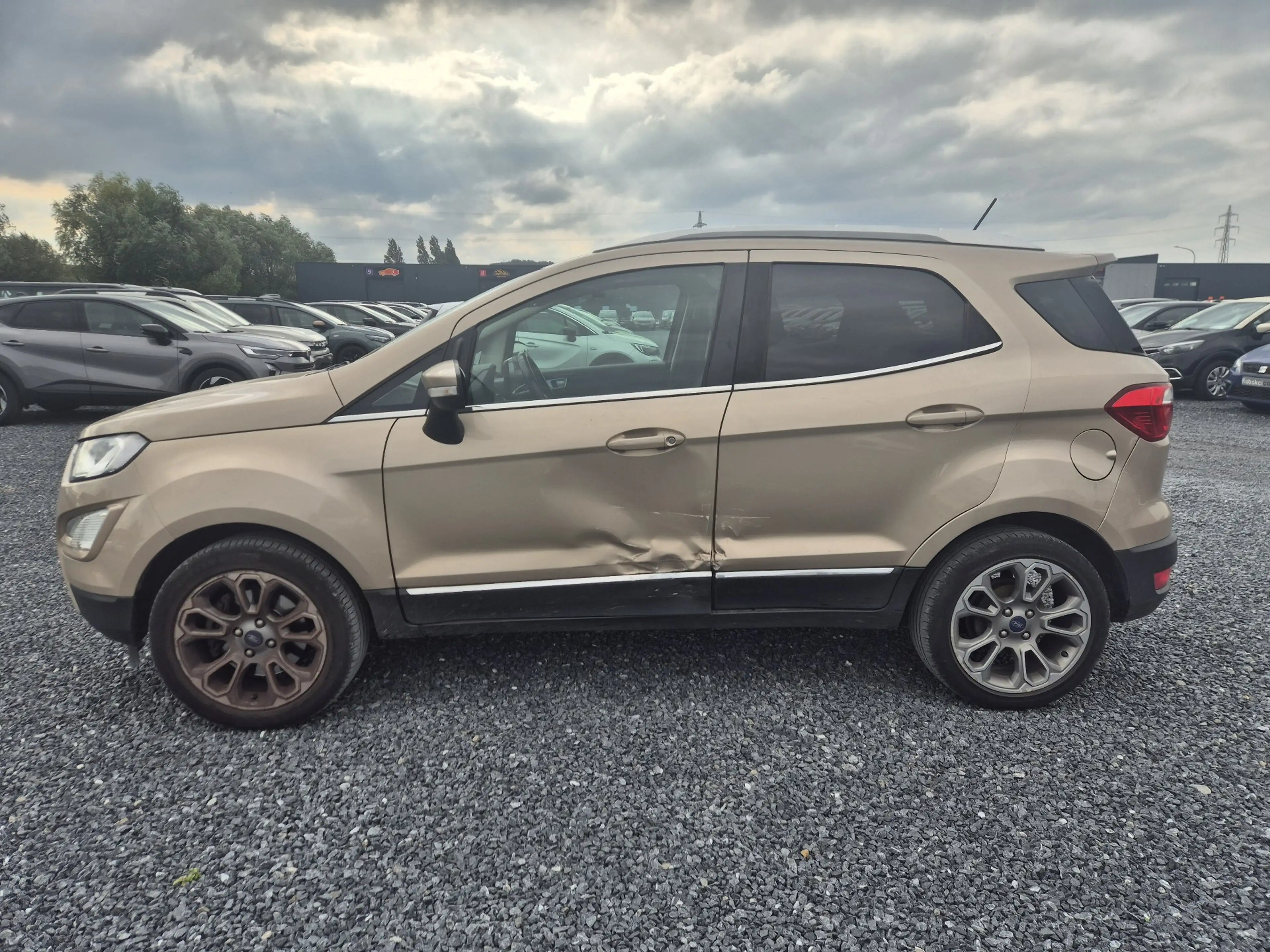 Ford EcoSport 1.5 TDCi / Dégâts carrosserie / Marchand ou Export — photo 8