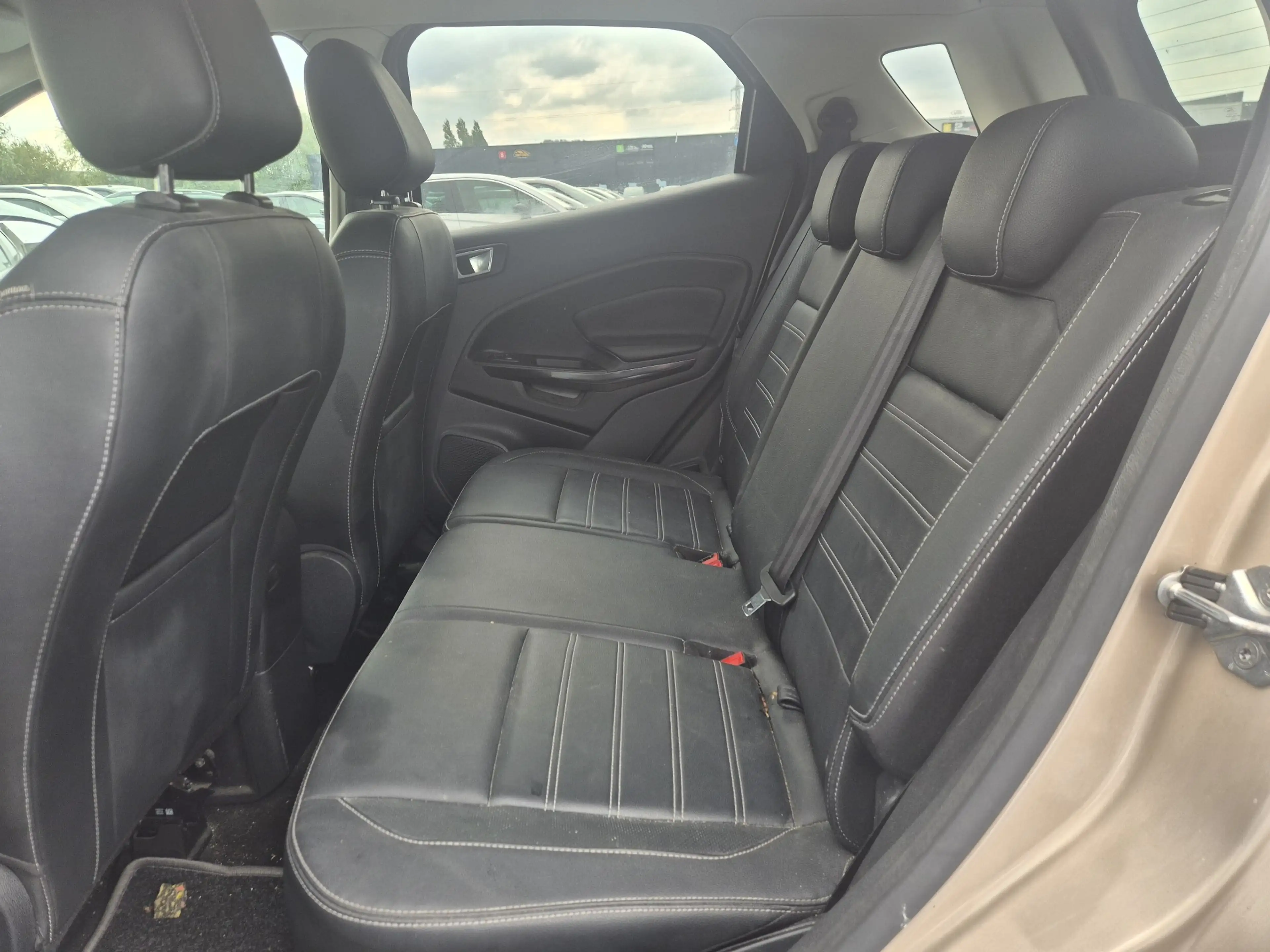 Ford EcoSport 1.5 TDCi / Dégâts carrosserie / Marchand ou Export — photo 13
