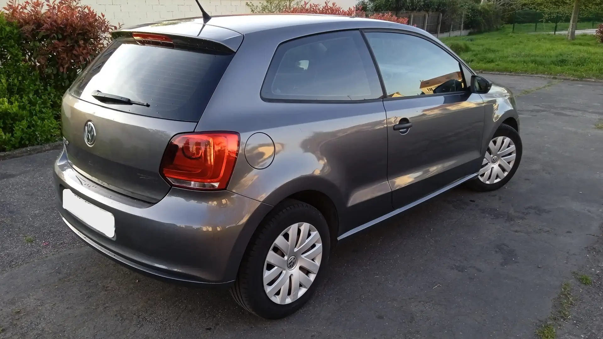 Volkswagen Polo Polo 1.2 70 Confortline Gris - 2