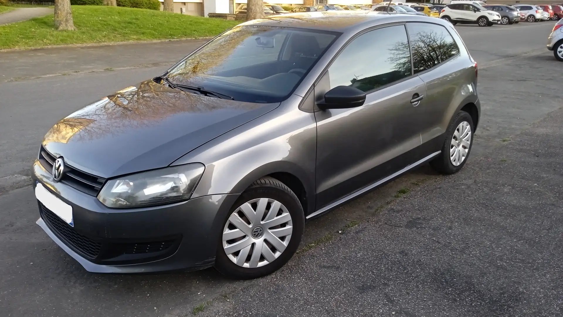 Volkswagen Polo Polo 1.2 70 Confortline Gris - 1