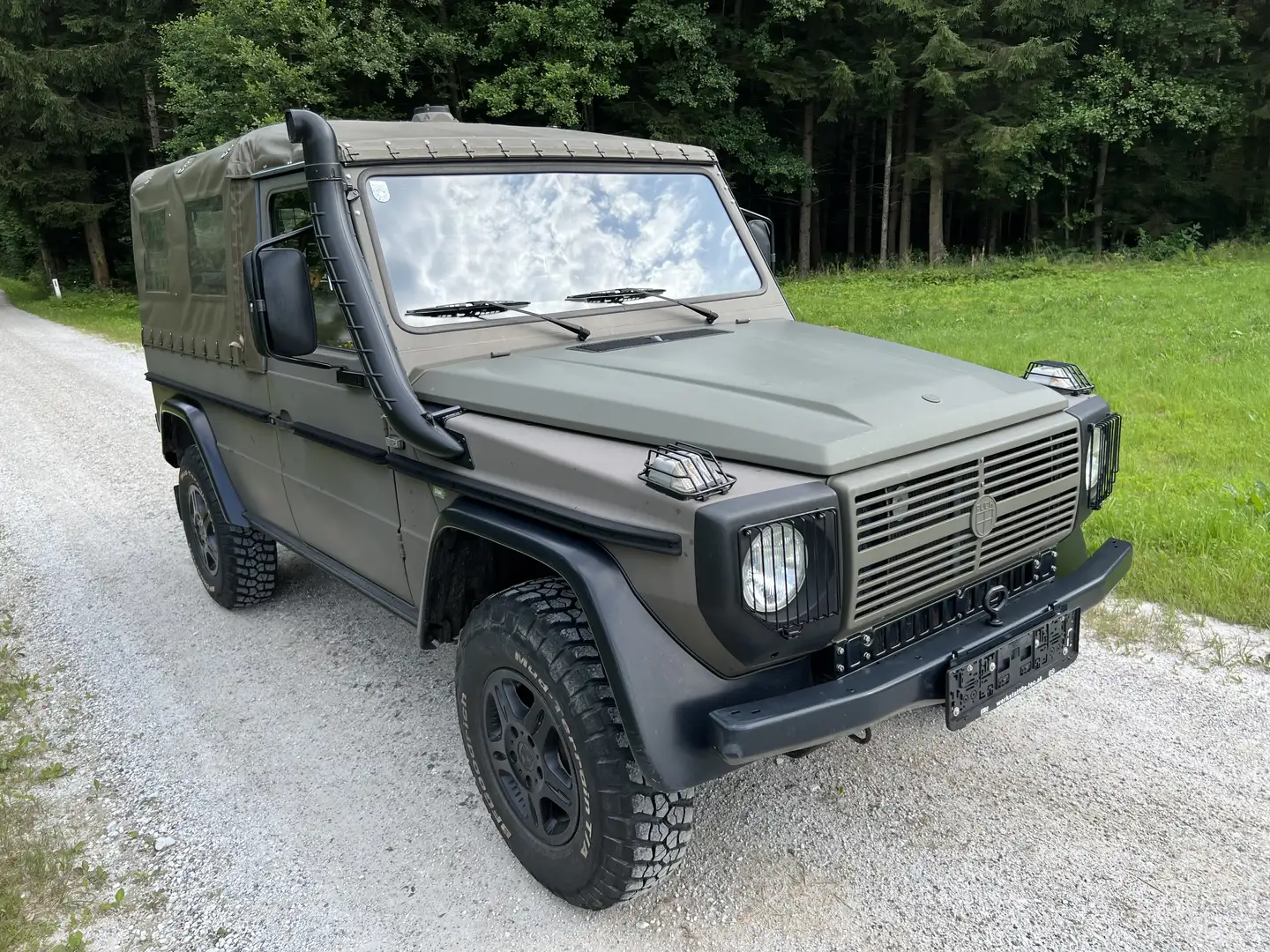 Puch G 230 GE lang Aut. 85kW 116 PS Schweizer Armee Plane Kahverengi - 1