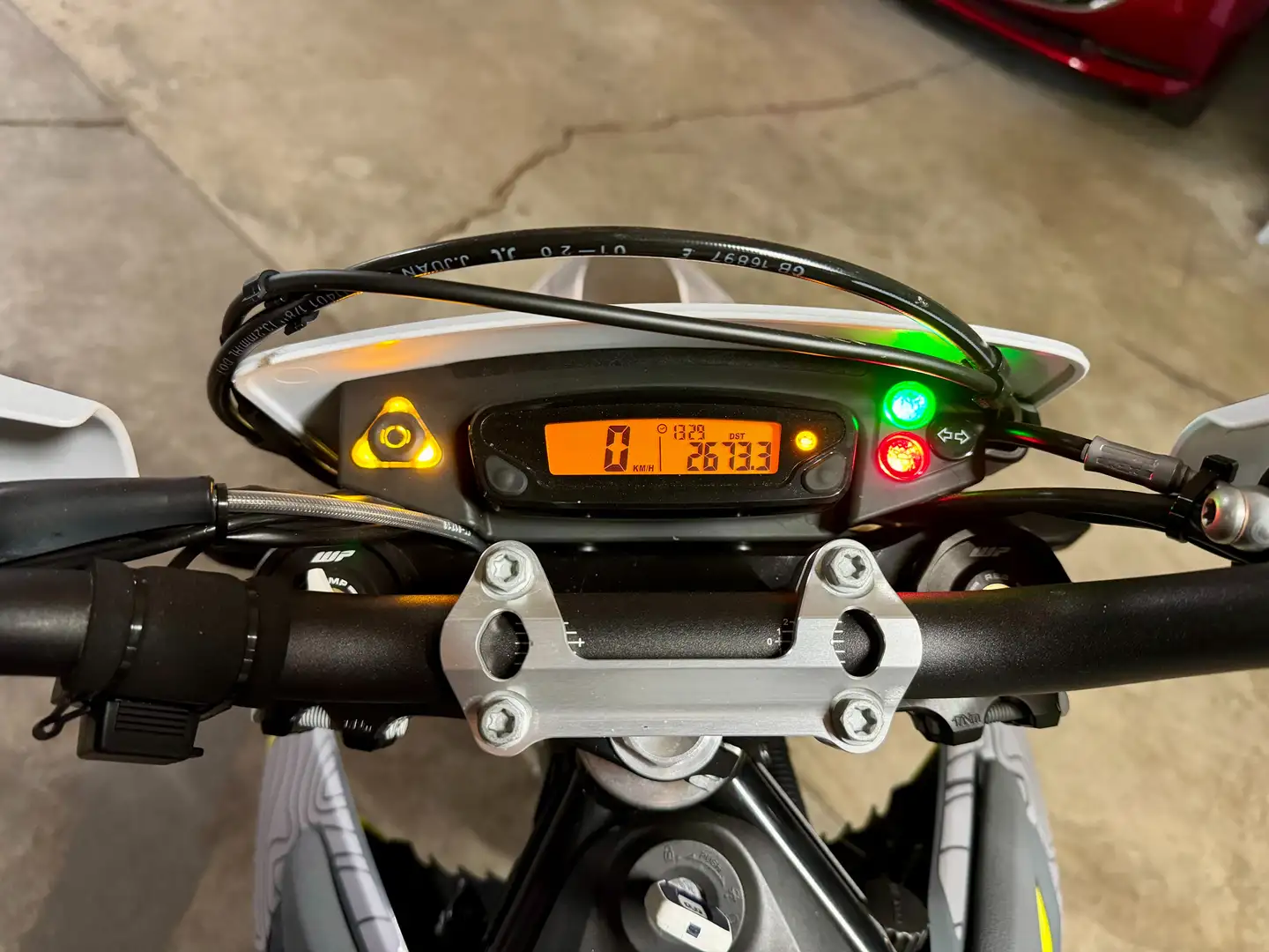 Husqvarna 701 Supermoto Bianco - 2