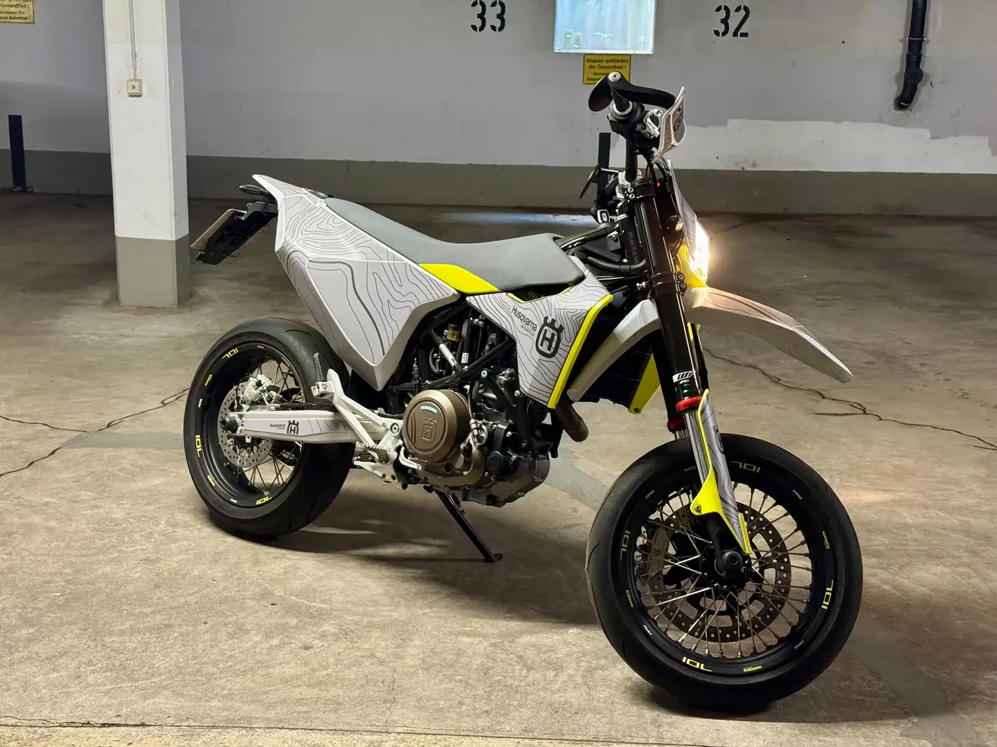 Husqvarna 701 Supermoto Bianco - 1