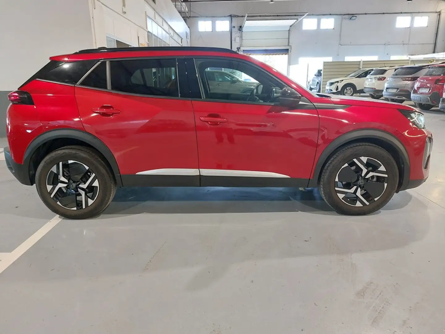 Peugeot 2008 1.2 PureTech S&S Allure 100 Rojo - 2