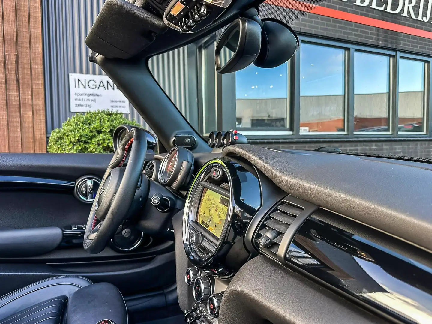 MINI John Cooper Works Cabrio Mini 2.0 Chili Manual 231pk/Hk/Camera/Leer/Uniek Zwart - 2