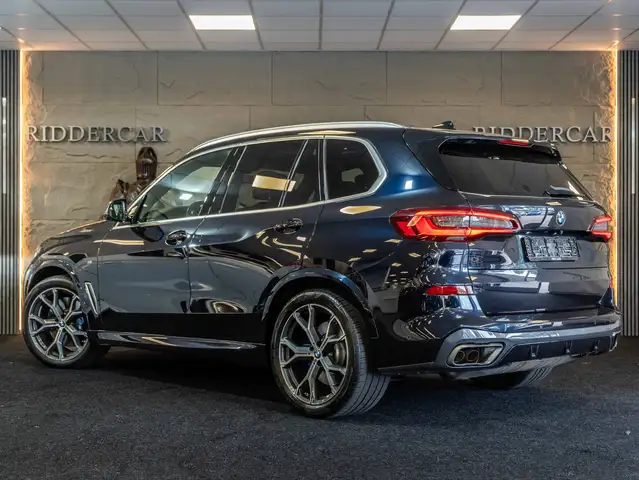 BMW X5 view 3