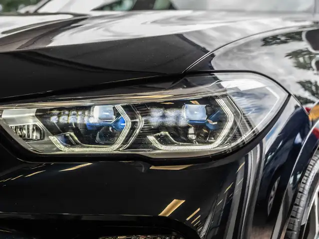 BMW X5 view 10