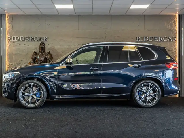 BMW X5 view 2