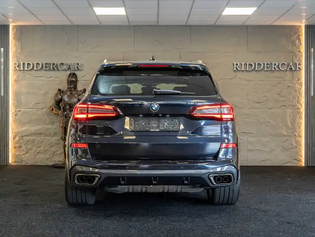 BMW X5 view 4