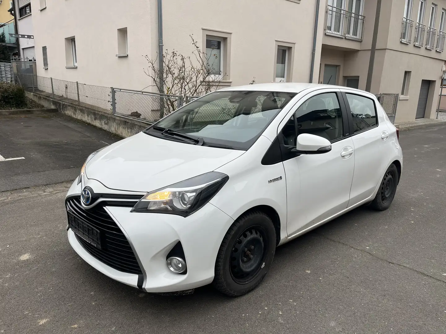 Toyota Yaris Hybrid 1.5 VVT-i Edition-S 1. Hand TOP gepflegt Weiß - 1