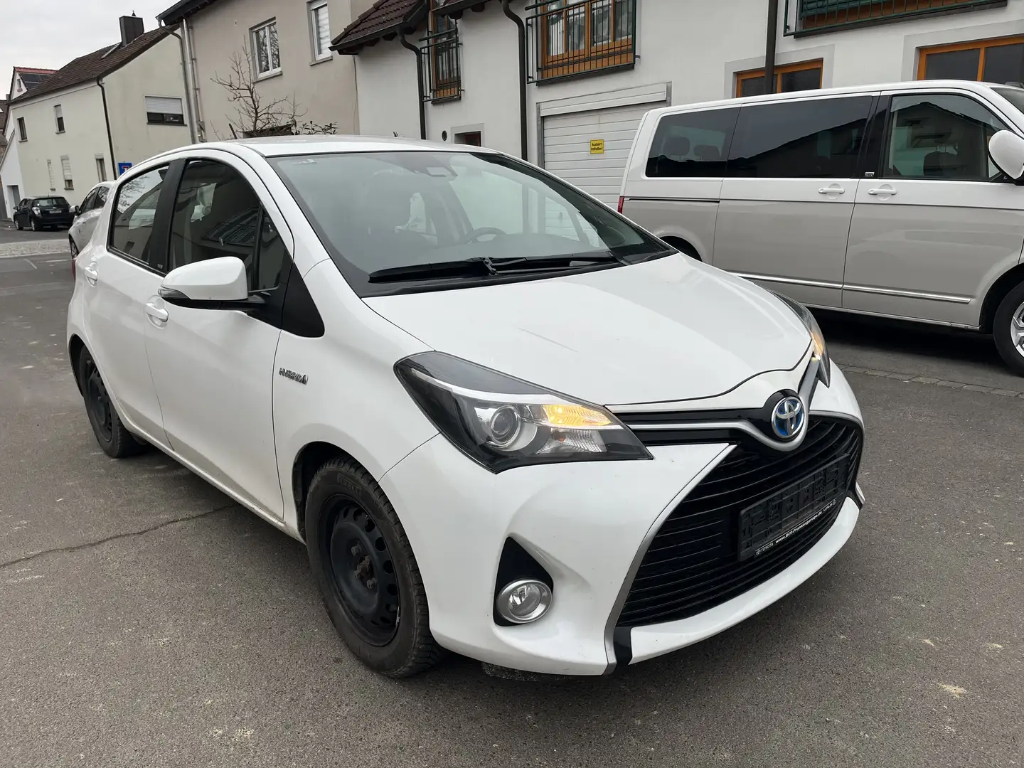 Toyota Yaris Hybrid 1.5 VVT-i Edition-S 1. Hand TOP gepflegt Weiß - 2