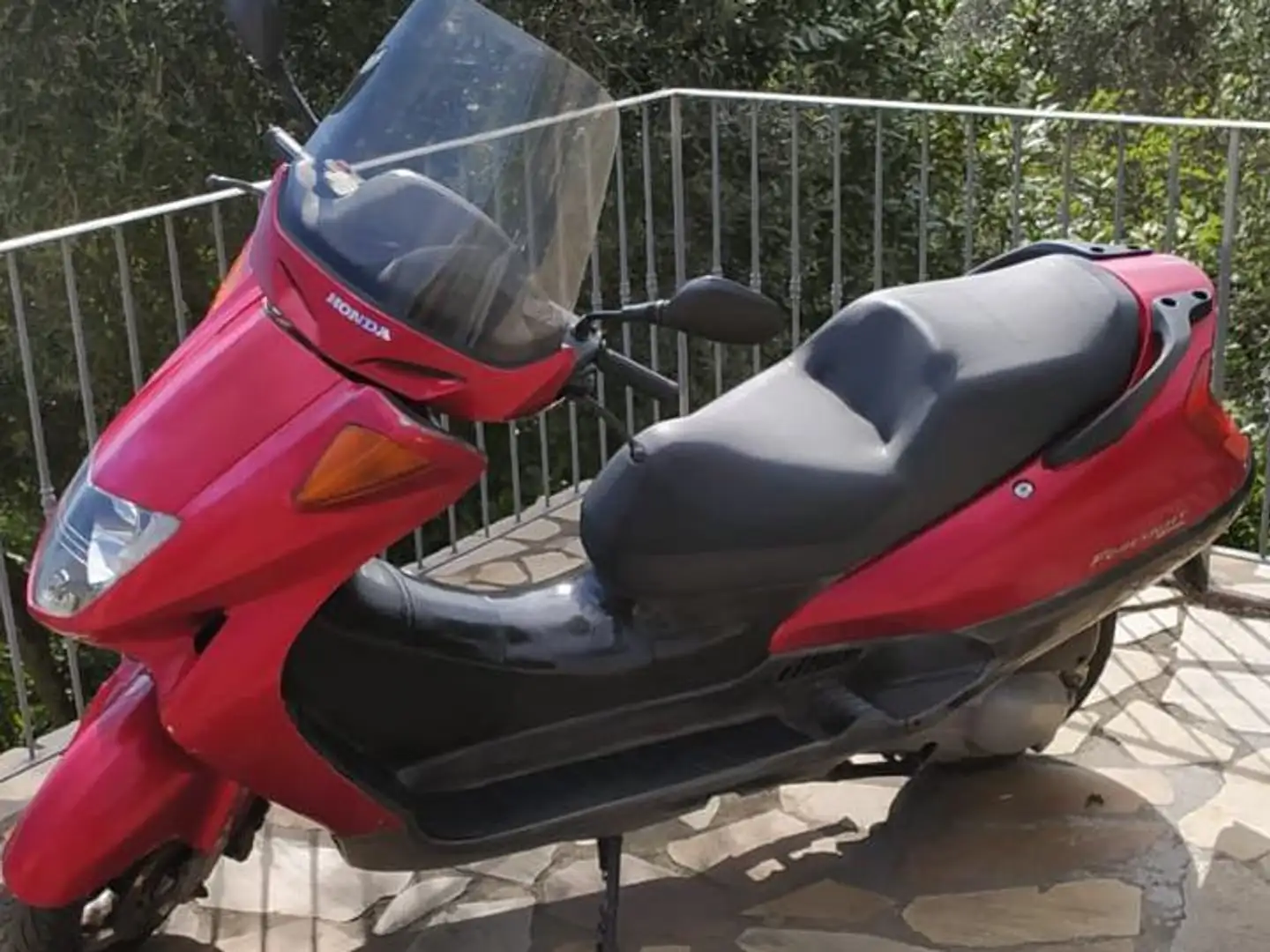 Honda FES 250 Rot - 2